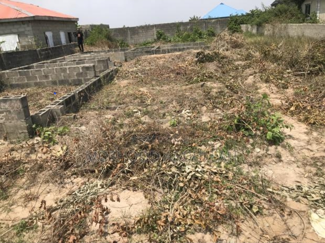 600sqm, Lagoon front land in Oreta-Offin road, Igbogbo area,Ikorudu