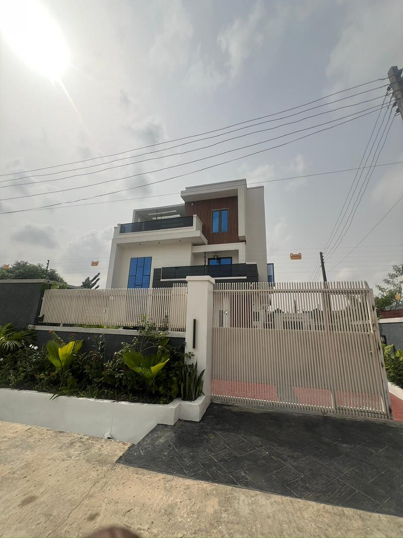 5 Bedroom luxury smart home in Egbeda, lagos state