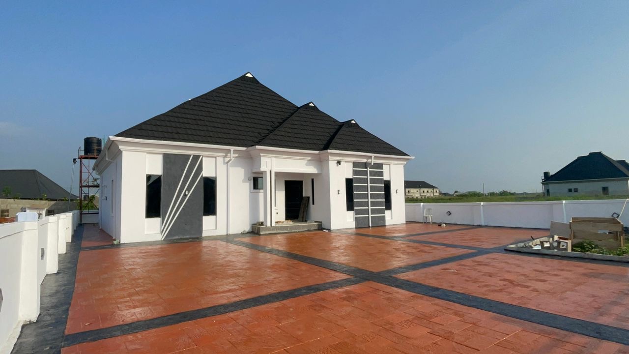 3 bedroom bungalow in mowe